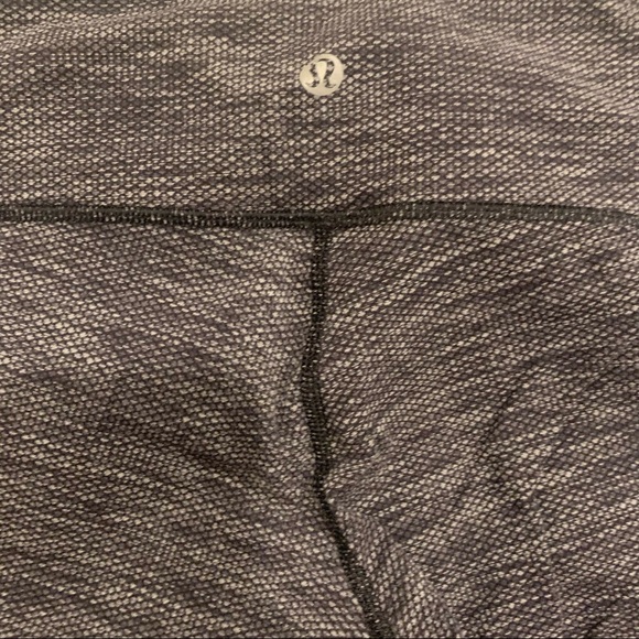 Lululemon leggings size 2 like new - Picture 3 of 5